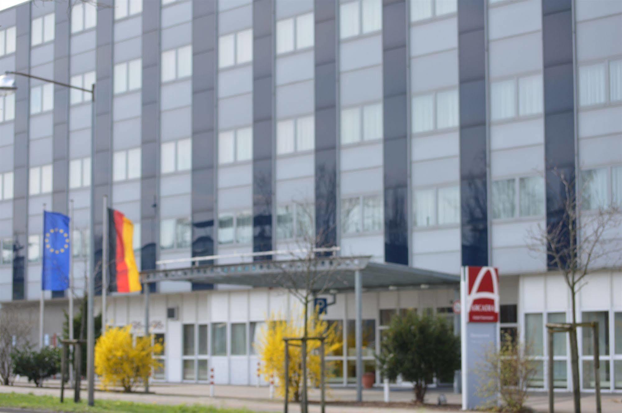 Ramada By Wyndham Hannover Messe Hotel Exterior photo